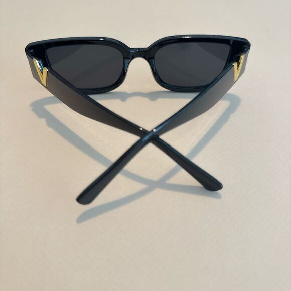 Black and Gold Sunglasses C11 - Picture 4 of 6